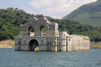 Martes 6 de octubre del 2015. Tecpatan. Iglesia de Quechula. San Juan Quechula o Quechula Viejo, es una antigua población que representó un asentamiento donde los frailes dominicos construyeron esta singular edificación al par del convento de Tecpatan, ba