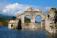 Jueves 22 de octubre del 2015. Tecpatan. La iglesia de la comunidad Quechula queda al descubierto de las aguas de la cuenca del Bajo Grijalva durante parte de este año debido al desfogue controlado de la Presa Hidroeléctrica Netzahualcóyotl ubicada en el 