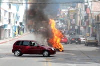 Lunes 7 de octubre del 2020. Tuxtla Gutiérrez. Destrozos y vehículos incendiados durante las manifestaciones por plaza y matriculas matricula en escuelas normales de Chiapas