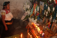 Sábado 5 de abril del 2014. San Juan Chamula. La ritualidad presente dentro del sincretismo indígena continua vivo dentro de los usos y costumbres de las comunidades de Los Altos de Chiapas, como en el caso de doña Maria López, quien es curandera, sobande