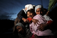 Martes 9 de julio del 2013. San Cristóbal de las Casas. Familias de indígenas tsotsiles Chamulas asentadas en la comunidad Molino de los Arcos celebran el inicio del ayuno durante el Ramadán.