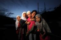 Martes 9 de julio del 2013. San Cristóbal de las Casas. Familias de indígenas tsotsiles Chamulas asentadas en la comunidad Molino de los Arcos celebran el inicio del ayuno durante el Ramadán.