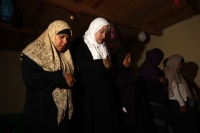 Martes 9 de julio del 2013. San Cristóbal de las Casas. Familias de indígenas tsotsiles Chamulas asentadas en la comunidad Molino de los Arcos celebran el inicio del ayuno durante el Ramadán.