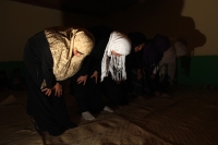 Martes 9 de julio del 2013. San Cristóbal de las Casas. Familias de indígenas tsotsiles Chamulas asentadas en la comunidad Molino de los Arcos celebran el inicio del ayuno durante el Ramadán.
