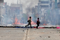 Miércoles 25 de mayo del 2016. Tuxtla Gutiérrez. Enfrentamiento entre el movimiento magisterial y elementos policiacos dura varias horas a lo largo de las avenidas principales de la capital del estado de Chiapas.