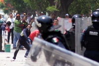 Miércoles 25 de mayo del 2016. Tuxtla Gutiérrez. Enfrentamiento entre el movimiento magisterial y elementos policiacos dura varias horas a lo largo de las avenidas principales de la capital del estado de Chiapas.