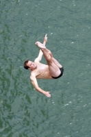 Los participantes de Real Diving 2010 del campeonato de clavados de altura realizan las prácticas en las aguas del Río Grijalva en Chiapa de Corzo, Chiapas para realizar mañana el serial oficial.