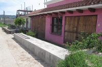 Domingo 23 Junio del 2013. San Cristóbal de las Casas. Foto/Miradasur. Vecinos de la Colonia El Relicario realizan actividades para prevenir las constantes inundaciones y encharcamientos que sufre la zona sur de esta colonial ciudad.