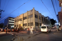 Jueves 21 de agosto del 2014. Tuxtla Gutiérrez. UN grupo de entusiastas ciudadanos se da a la tarea del rescate del edifico del Centro Social Francisco I Madero abandonado desde hace varios años.