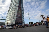 Martes 2 de agosto del 2016. Tuxtla Gutiérrez. El Movimiento Magisterial realiza una manifestación en las entradas de la Torre Chiapas donde se ubican algunas oficinas burocráticas de la administración chiapaneca, en la entrada retuvieron a un elemento po
