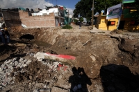 Lunes 5 de septiembre del 2016. Tuxtla Gutiérrez. Mientras que los vecinos esperan la ayuda pertinente, los drenes pluviales que confluyen en la 12 sur y 2 oriente quedaran al aire libre después de la obra millonaria ejercida entre 2015 y 2016