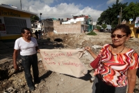 Lunes 5 de septiembre del 2016. Tuxtla Gutiérrez. Mientras que los vecinos esperan la ayuda pertinente, los drenes pluviales que confluyen en la 12 sur y 2 oriente quedaran al aire libre después de la obra millonaria ejercida entre 2015 y 2016