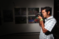 Miércoles 29 de agosto del 2012. Tuxtla Gutiérrez, Chiapas. Esta noche se inauguro la exposición fotografica Retratos de Familia, La Familia chiapaneca en el Siglo XXI del colectivo de fotografos en el estado durante el 2º encuentro Foro de Periodismo cul