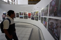 Miércoles 29 de agosto del 2012. Tuxtla Gutiérrez, Chiapas. Esta noche se inauguro la exposición fotografica Retratos de Familia, La Familia chiapaneca en el Siglo XXI del colectivo de fotografos en el estado durante el 2º encuentro Foro de Periodismo cul