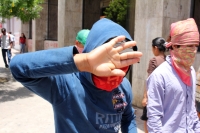 Martes 26 de mayo del 2015. Tuxtla Gutiérrez. Continúan las protestas de los familiares del joven inmolado en el mes de diciembre este medio día en la entrada del edificio del congreso local.