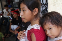 Martes 26 de mayo del 2015. Tuxtla Gutiérrez. Continúan las protestas de los familiares del joven inmolado en el mes de diciembre este medio día en la entrada del edificio del congreso local.