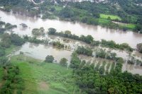 Domingo 12 de septiembre. S. S. E. vista aérea de la ribera del Grijalva donde se observan las afectaciones en algunas casas y en cultivos por el desfogue de la presa La Angostura.