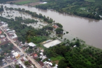 Domingo 12 de septiembre. S. S. E. vista aérea de la ribera del Grijalva donde se observan las afectaciones en algunas casas y en cultivos por el desfogue de la presa La Angostura.