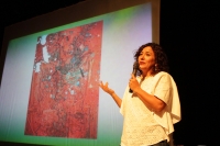 Jueves 26 de febrero del 2015. Tuxtla Gutiérrez. La Dra. Fany López Jiménez, directora del Museo de Regional de Antropología de Chiapas presenta su conferencia magistral La Reyna roja, crónica de un hallazgo durante el Foro del Día de Internacional de las