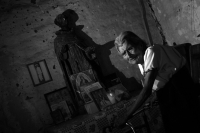 Viernes 25 de julio del 2014. Ixtapa. Doña Angélica Hernández Ramírez  de 101 años de edad es considerada la última mujer hablante de lengua tsotsil que conserva la vestimenta de la tradición “Salera” de esta comunidad chiapaneca.