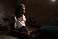 Viernes 25 de julio del 2014. Ixtapa. Doña Angélica Hernández Ramírez de 101 años de edad es considerada la última mujer hablante de lengua tsotsil que conserva la vestimenta de la tradición “Salera” de esta comunidad chiapaneca. Viernes 25 de julio del 2014. Ixtapa. Doña Angélica Hernández Ramírez de 101 años de edad es considerada la última mujer hablante de lengua tsotsil que conserva la vestimenta de la tradición “Salera” de esta comunidad chiapaneca.