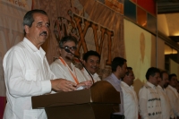 José Ángel Córdova Villalobos, Secretario de Salud durante su visita al estado de Chiapas es acompañado por Juan Carlos Romero Hicks gobernador de Guanajuato y Juan Sabines Guerrero de este estado del sureste de México.