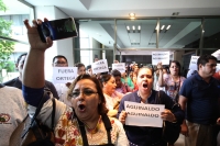 Jueves 23 de noviembre del 2017. Tuxtla Gutiérrez. Trabajadores del Hospital Gómez Maza protestan enérgicamente en tomando las instalaciones de las oficinas centrales del sector Salud en Chiapas.