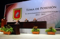 Domingo 30 de septiembre el 2012. Tuxtla Gutiérrez, Chiapas. El error de ortografía en la leyenda que adorna la toma de protesta de la nueva administración municipal, marca el inicio de Samuel Toledo como alcalde de Tuxtla Gutiérrez.
