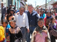 Foto/Miradasur. Martes 1 de abril del 2014. San Cristóbal de Las Casas, Chis. El subsecretario de gobierno Mariano DÃaz Ochoa, el sÃndico municipal y dos regidores del Ayuntamiento coleto, fueron encerrados en la sala del cabildo de San Cristóbal por habi Foto/Miradasur. Martes 1 de abril del 2014. San Cristóbal de Las Casas, Chis. El subsecretario de gobierno Mariano DÃaz Ochoa, el sÃndico municipal y dos regidores del Ayuntamiento coleto, fueron encerrados en la sala del cabildo de San Cristóbal por habi