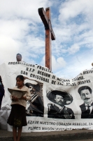 San Cristóbal de Las Casas, Chis. 20 de Noviembre. Miembros de la Organización Proletaria Emiliano Zapata (OPEZ) Histórica y del Frente Campesino Popular, iniciaron una huelga de hambre en la Plaza Catedral de San Cristóbal de Las Casas, para demandar la 