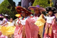 Miércoles 1 de febrero del 2017. San Fernando, Chiapas. La danza de Las Candelarias. Las mujeres y jóvenes de la comunidad visten el traje tradicional Zoque acompañado de un sombrero charro para bailar en las fiestas patronales de la virgen de la Candelar