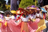 Miércoles 1 de febrero del 2017. San Fernando, Chiapas. La danza de Las Candelarias. Las mujeres y jóvenes de la comunidad visten el traje tradicional Zoque acompañado de un sombrero charro para bailar en las fiestas patronales de la virgen de la Candelar