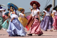 Miércoles 1 de febrero del 2017. San Fernando, Chiapas. La danza de Las Candelarias. Las mujeres y jóvenes de la comunidad visten el traje tradicional Zoque acompañado de un sombrero charro para bailar en las fiestas patronales de la virgen de la Candelar
