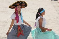 Miércoles 1 de febrero del 2017. San Fernando, Chiapas. La danza de Las Candelarias. Las mujeres y jóvenes de la comunidad visten el traje tradicional Zoque acompañado de un sombrero charro para bailar en las fiestas patronales de la virgen de la Candelar