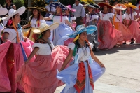 Miércoles 1 de febrero del 2017. San Fernando, Chiapas. La danza de Las Candelarias. Las mujeres y jóvenes de la comunidad visten el traje tradicional Zoque acompañado de un sombrero charro para bailar en las fiestas patronales de la virgen de la Candelar