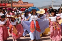 Miércoles 1 de febrero del 2017. San Fernando, Chiapas. La danza de Las Candelarias. Las mujeres y jóvenes de la comunidad visten el traje tradicional Zoque acompañado de un sombrero charro para bailar en las fiestas patronales de la virgen de la Candelar