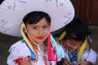Miércoles 1 de febrero del 2017. San Fernando, Chiapas. La danza de Las Candelarias. Las mujeres y jóvenes de la comunidad visten el traje tradicional Zoque acompañado de un sombrero charro para bailar en las fiestas patronales de la virgen de la Candelar