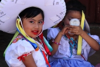 Miércoles 1 de febrero del 2017. San Fernando, Chiapas. La danza de Las Candelarias. Las mujeres y jóvenes de la comunidad visten el traje tradicional Zoque acompañado de un sombrero charro para bailar en las fiestas patronales de la virgen de la Candelar