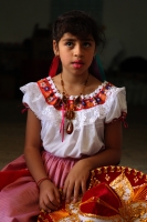 Miércoles 1 de febrero del 2017. San Fernando, Chiapas. La danza de Las Candelarias. Las mujeres y jóvenes de la comunidad visten el traje tradicional Zoque acompañado de un sombrero charro para bailar en las fiestas patronales de la virgen de la Candelar