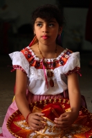 Miércoles 1 de febrero del 2017. San Fernando, Chiapas. La danza de Las Candelarias. Las mujeres y jóvenes de la comunidad visten el traje tradicional Zoque acompañado de un sombrero charro para bailar en las fiestas patronales de la virgen de la Candelar