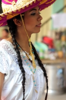 Miércoles 1 de febrero del 2017. San Fernando, Chiapas. La danza de Las Candelarias. Las mujeres y jóvenes de la comunidad visten el traje tradicional Zoque acompañado de un sombrero charro para bailar en las fiestas patronales de la virgen de la Candelar