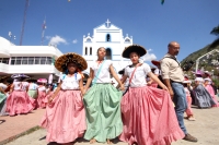 Miércoles 1 de febrero del 2017. San Fernando, Chiapas. La danza de Las Candelarias. Las mujeres y jóvenes de la comunidad visten el traje tradicional Zoque acompañado de un sombrero charro para bailar en las fiestas patronales de la virgen de la Candelar