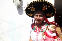 Miércoles 1 de febrero del 2017. San Fernando, Chiapas. La danza de Las Candelarias. Las mujeres y jóvenes de la comunidad visten el traje tradicional Zoque acompañado de un sombrero charro para bailar en las fiestas patronales de la virgen de la Candelar
