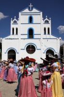 Miércoles 1 de febrero del 2017. San Fernando, Chiapas. La danza de Las Candelarias. Las mujeres y jóvenes de la comunidad visten el traje tradicional Zoque acompañado de un sombrero charro para bailar en las fiestas patronales de la virgen de la Candelar
