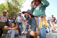 Lunes 7 de marzo. Los Danzantes del Carnaval Zoque en la comunidad San Fernando interpretan la lucha entre los personajes conocidos como El Monito y El Tigre. Esta localidad se ubica a 20 minutos sobre la carretera de Tuxtla Gutiérrez hacia la zona  de Lo