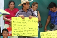 Lunes 30 de junio del 2014. Tuxtla Gutiérrez. Campesinos de San Fernando se plantan en las entradas del edificio de la administración estatal para protestan en contra del ayuntamiento de esta localidad de Chiapas.