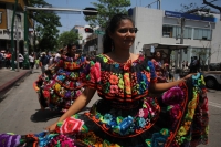 Domingo 17 de mayo del 2015. Tuxtla Gutiérrez. El recorrido del Carretón de San Pascualito da inicio la calendario tradicional de los indígenas zoques, quienes acompañan a las replicas del famoso esqueleto con danzas y festejos propios de esta cultura de 