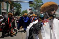 Domingo 17 de mayo del 2015. Tuxtla Gutiérrez. El recorrido del Carretón de San Pascualito dentro del calendario tradicional de los indígenas zoques, quienes acompañan a las replicas del famoso esqueleto con danzas y festejos propios de esta cultura de la