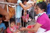 Sábado 20 de agosto del 2016. Tuxtla Gutiérrez. La Jícara de Pozol Más Grande Del Mundo. La llamada “la jícara de pozol más grande del mundo” es elaborada por miembros de la comunidad del Barrio de San Roque y es brindada a los participantes de los festej Sábado 20 de agosto del 2016. Tuxtla Gutiérrez. La Jícara de Pozol Más Grande Del Mundo. La llamada “la jícara de pozol más grande del mundo” es elaborada por miembros de la comunidad del Barrio de San Roque y es brindada a los participantes de los festej