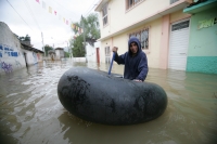 Habitantes de la colonial ciudad de San Cristóbal de las Casas sufren inundaciones en varios barrios durante las lluvias de este fin de semana. Autoridades de Protección Civil dan a conocer que más de 30o familias se encuentran afectadas en San Cristóbal 